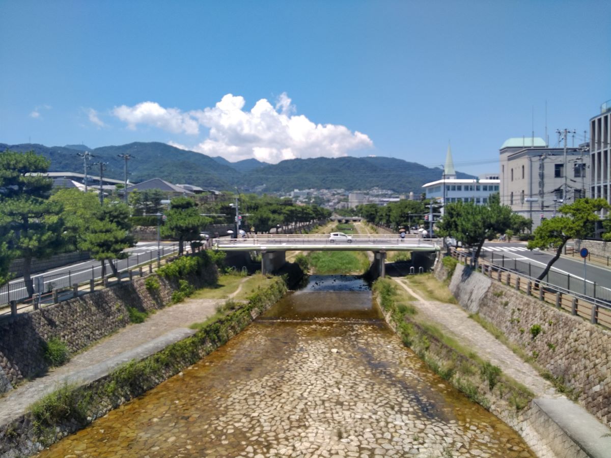 阪神芦屋駅より